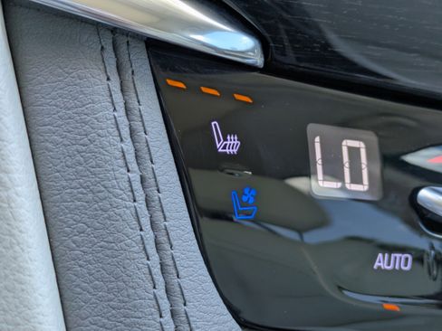 Used 2023 Cadillac XT6 Premium Luxury FWD image 29
