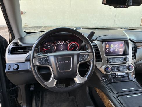 Used 2016 GMC Yukon Denali RWD image 42