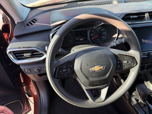 Used 2021 Chevrolet TrailBlazer LT w/ Convenience Package FWD image 10
