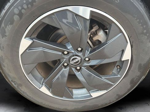 Used 2024 Nissan Rogue SV AWD/4WD image 14