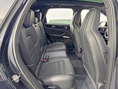 Used 2021 Porsche Cayenne Turbo S image 43