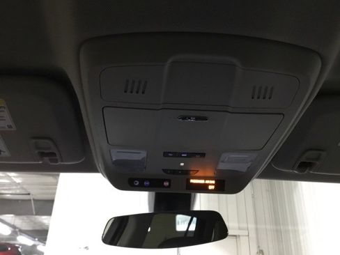 Used 2019 Buick Envision Essence image 32