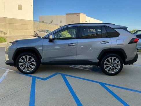 Used 2021 Toyota RAV4 Limited AWD/4WD image 9