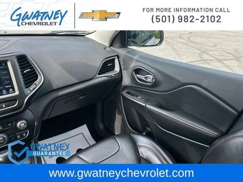 Used 2022 Jeep Cherokee Trailhawk w/ Trailer Tow Group AWD/4WD image 27