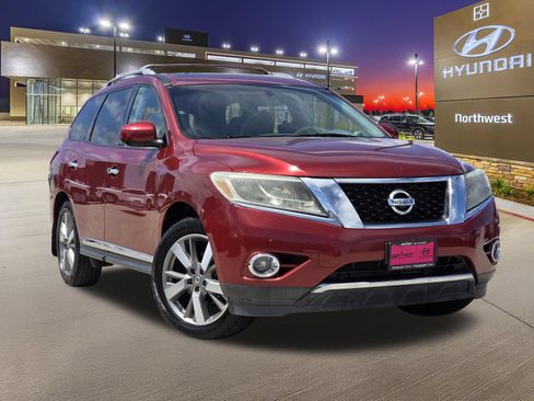 Used 2013 Nissan Pathfinder Platinum w/ Platinum Premium Pkg FWD image 3