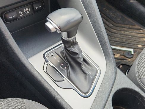 Used 2018 Kia Niro LX image 31