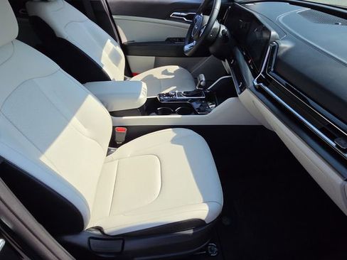 Used 2025 Kia Sportage EX FWD image 18