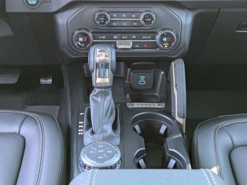 New 2025 Ford Bronco Badlands image 19