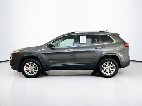 Used 2016 Jeep Cherokee Latitude AWD/4WD image 4