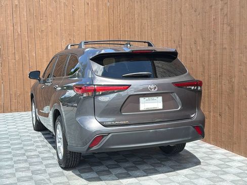 Used 2023 Toyota Highlander L FWD image 17