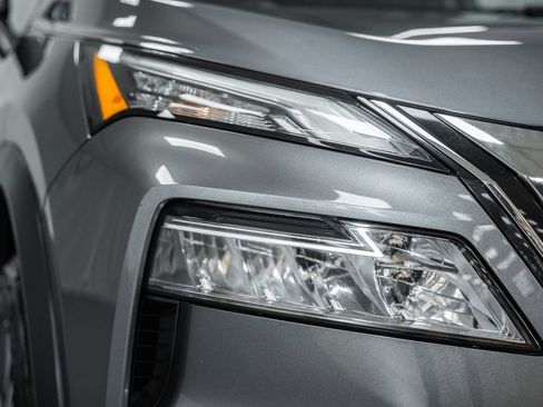 Used 2021 Nissan Rogue SV w/ Premium Package image 15