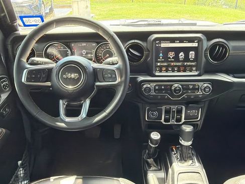 Used 2023 Jeep Gladiator Overland AWD/4WD image 13