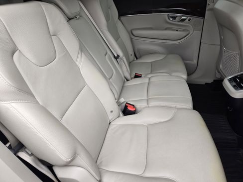 Used 2017 Volvo XC90 T6 Momentum w/ Vision Package image 10