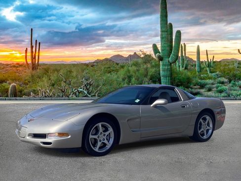 Used 2002 Chevrolet Corvette Coupe w/ Preferred Equipment Group2 RWD image 7
