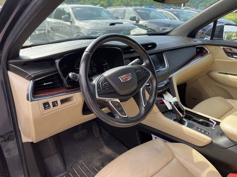 Used 2018 Cadillac XT5 Luxury w/ Driver Awareness Package AWD/4WD image 6