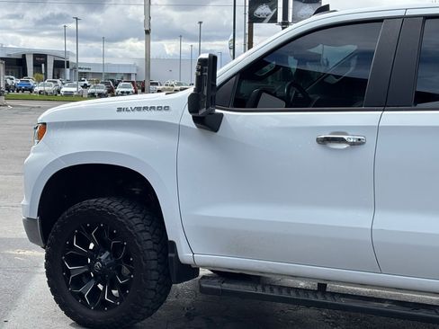 Used 2023 Chevrolet Silverado 1500 LT AWD/4WD image 3