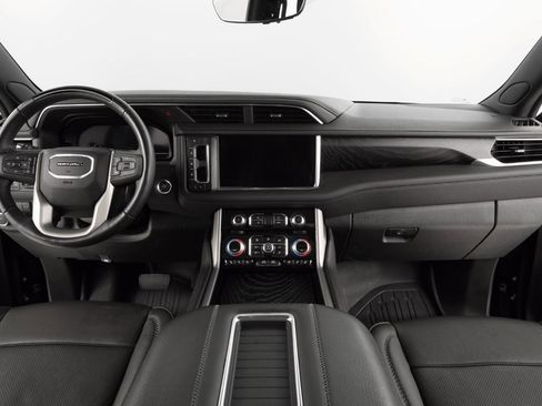 Used 2024 GMC Yukon Denali w/ Advanced Technology Package image 14