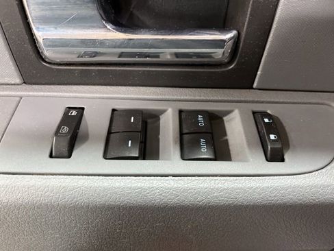 Used 2013 Ford F150 XLT w/ XLT Chrome Pkg image 11