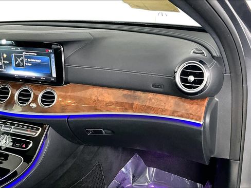 Used 2017 Mercedes-Benz E 300 4MATIC image 17