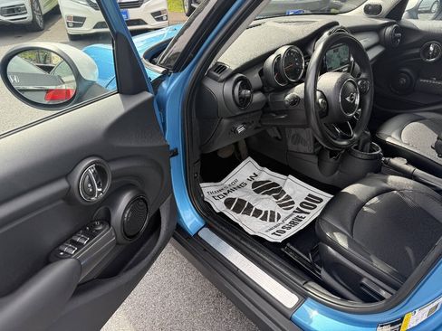 Used 2016 MINI Cooper 4-Door Hardtop FWD image 17