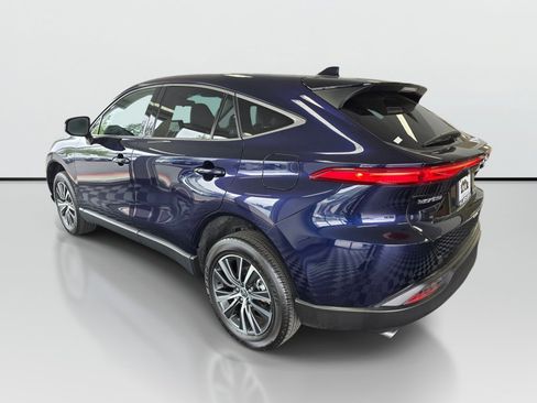 Used 2023 Toyota Venza LE AWD/4WD image 5