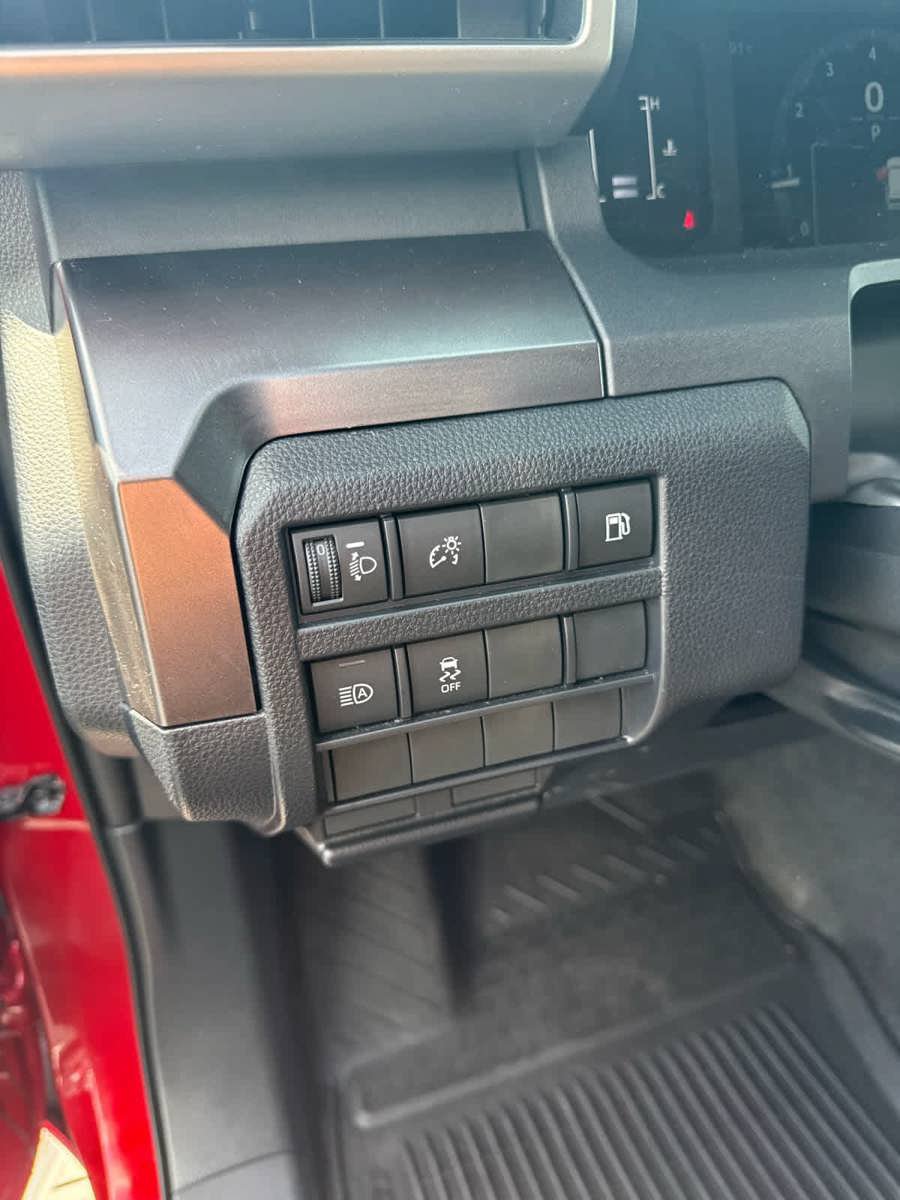 Used 2025 Toyota 4Runner SR5 AWD/4WD image 12