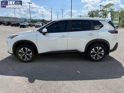 Used 2023 Nissan Rogue SV image 3
