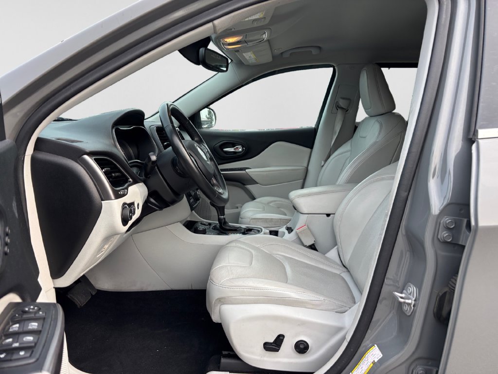 Used 2019 Jeep Cherokee Limited AWD/4WD image 10