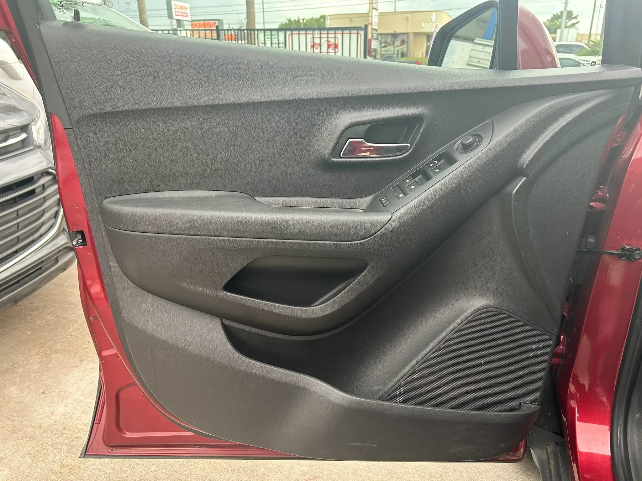 Used 2018 Chevrolet Trax LT w/ LT Convenience Package FWD image 12