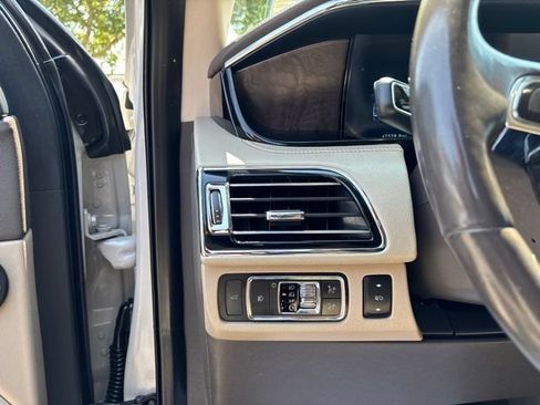 Used 2022 Lincoln Navigator Reserve AWD/4WD image 16