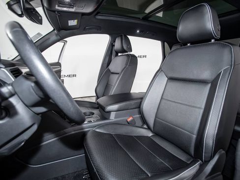 Used 2021 Volkswagen Atlas Cross Sport SE FWD image 13
