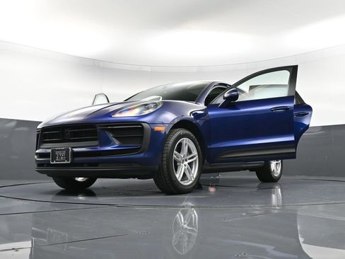 Certified 2023 Porsche Macan Turbo AWD/4WD image 37