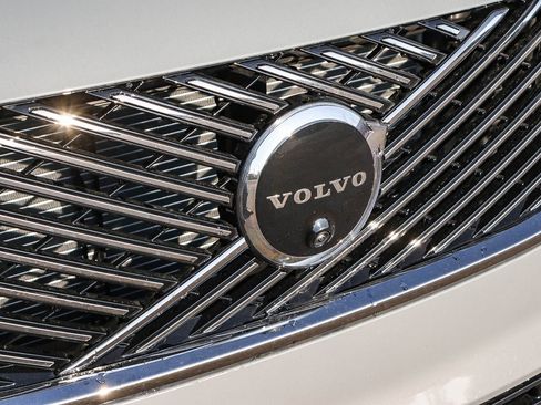 New 2026 Volvo XC90 T8 Plus w/ Protection Package Premier image 16