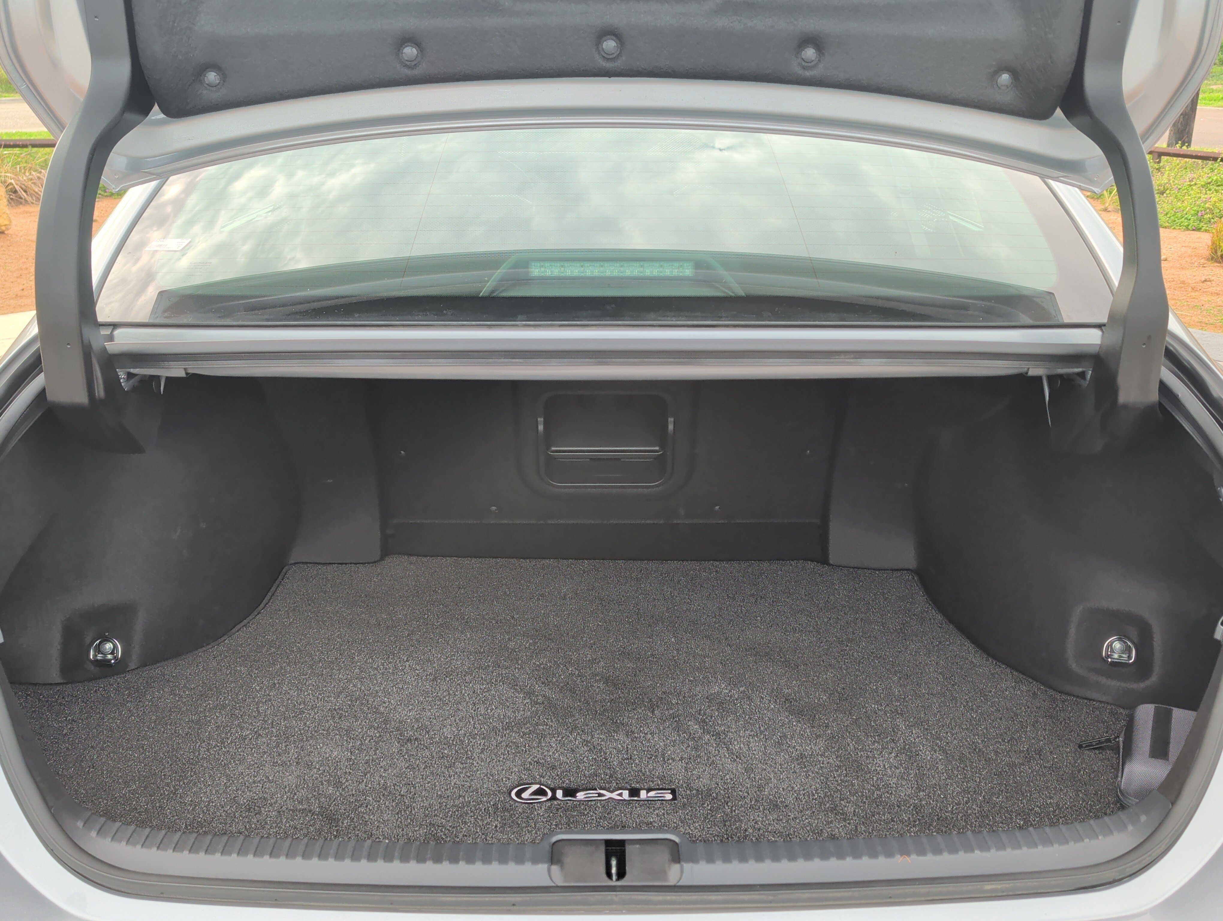 Used 2025 Lexus ES 300h Ultra Luxury w/ Accessory Package (Z1) FWD image 28
