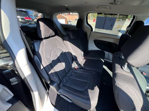 Used 2017 Chrysler Pacifica Touring Plus w/ Tire & Wheel Group image 28