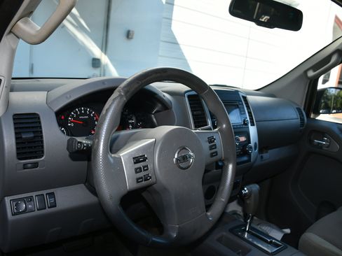 Used 2015 Nissan Frontier SV w/ SV Value Truck Package image 8