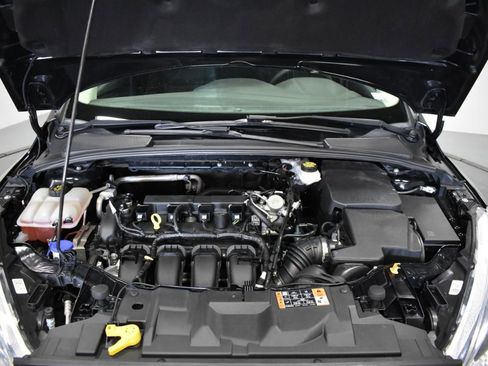 Used 2017 Ford Focus SE image 9