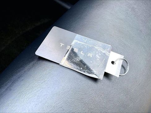 Used 2022 Tesla Model Y Long Range image 12