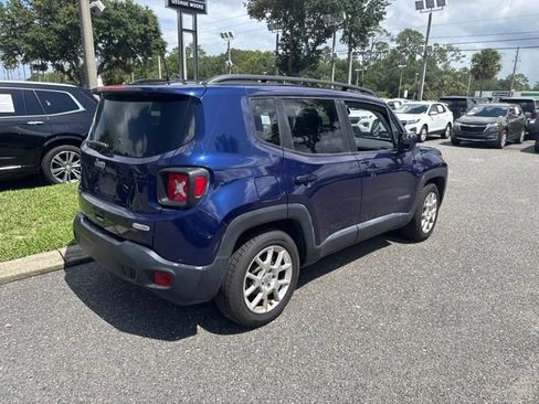 Used 2019 Jeep Renegade Latitude w/ Cold Weather Group FWD image 3