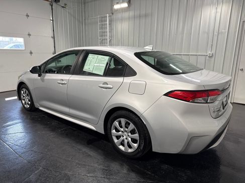 Used 2020 Toyota Corolla LE FWD image 2