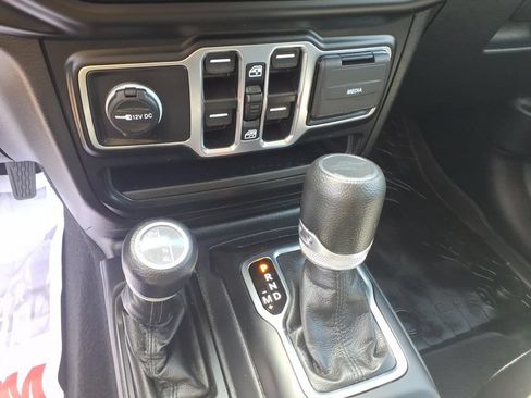 Used 2023 Jeep Gladiator Sport AWD/4WD image 13