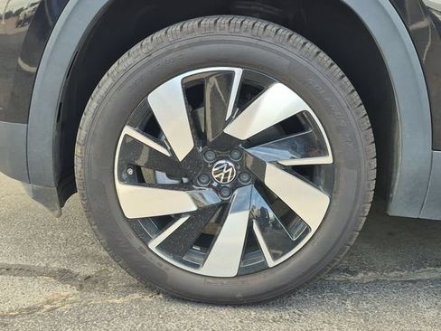Used 2024 Volkswagen Atlas Cross Sport SE FWD image 6