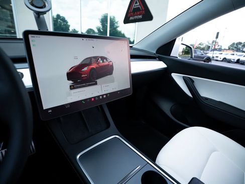 Used 2022 Tesla Model Y Performance AWD/4WD image 32