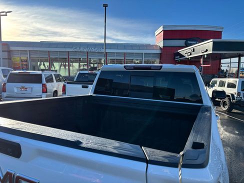 Used 2022 GMC Sierra 1500 AT4 w/ AT4 Premium Package image 15