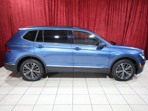 Used 2018 Volkswagen Tiguan SE w/ 18" Alloy Wheels Package FWD image 8