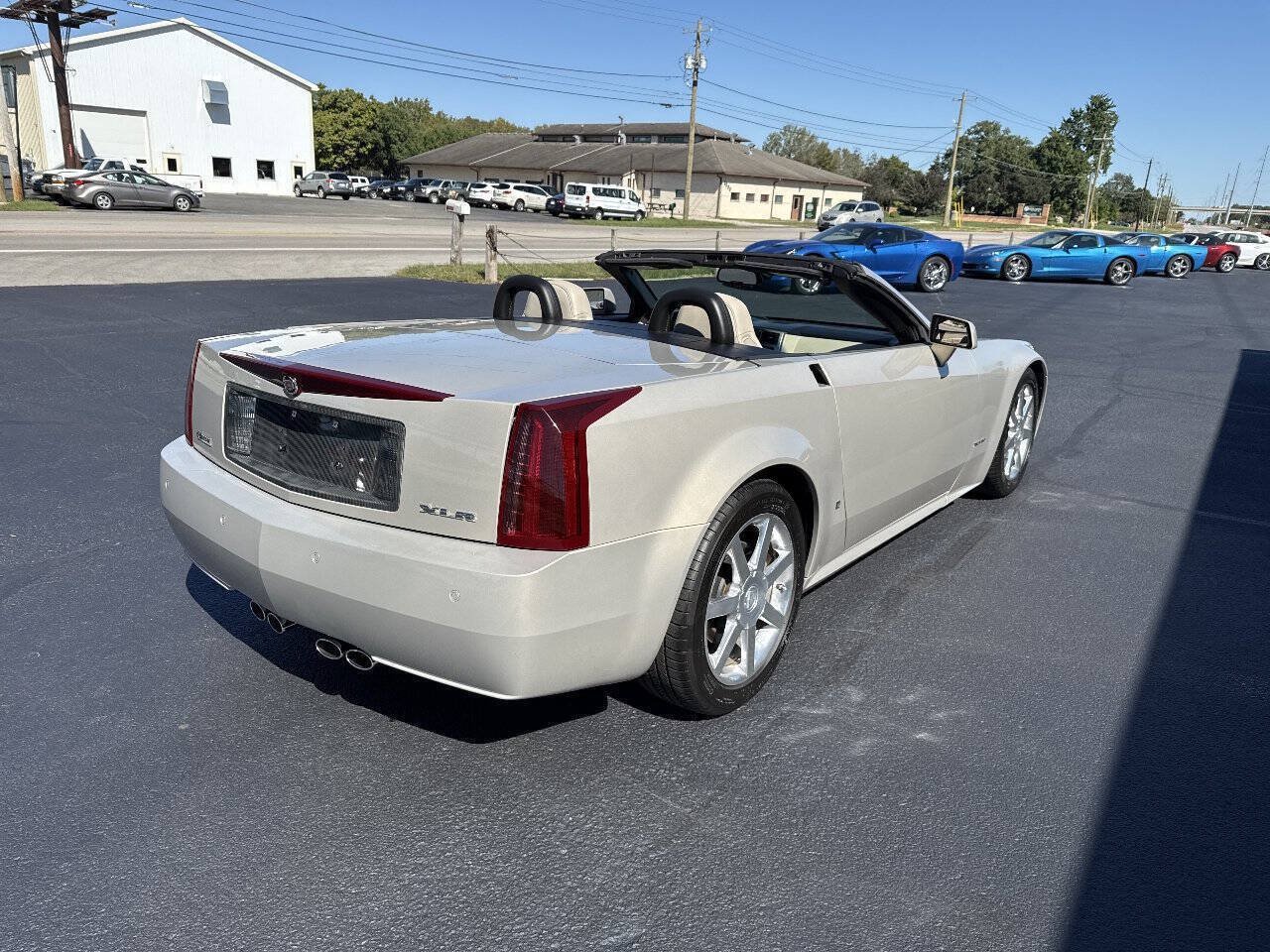 Used 2006 Cadillac XLR RWD image 13