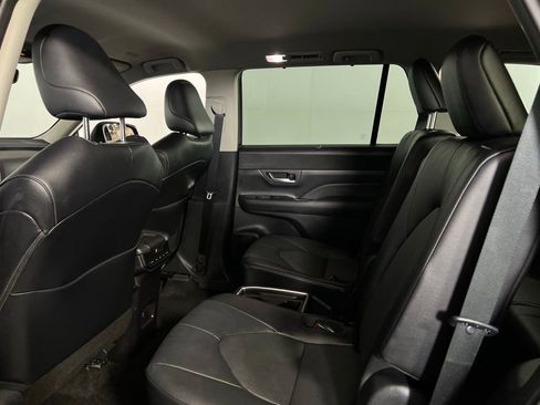 Used 2025 Toyota Grand Highlander AWD image 24