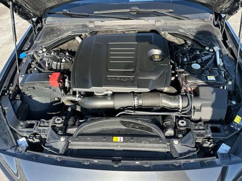 Used 2019 Jaguar XE Premium image 12