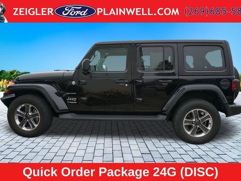 Used 2022 Jeep Wrangler Unlimited Sahara w/ Cold Weather Group AWD/4WD image 2