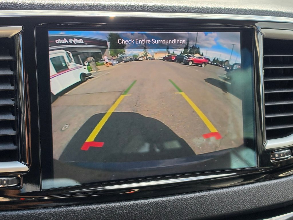 Used 2022 Chrysler Pacifica Touring-L FWD image 11